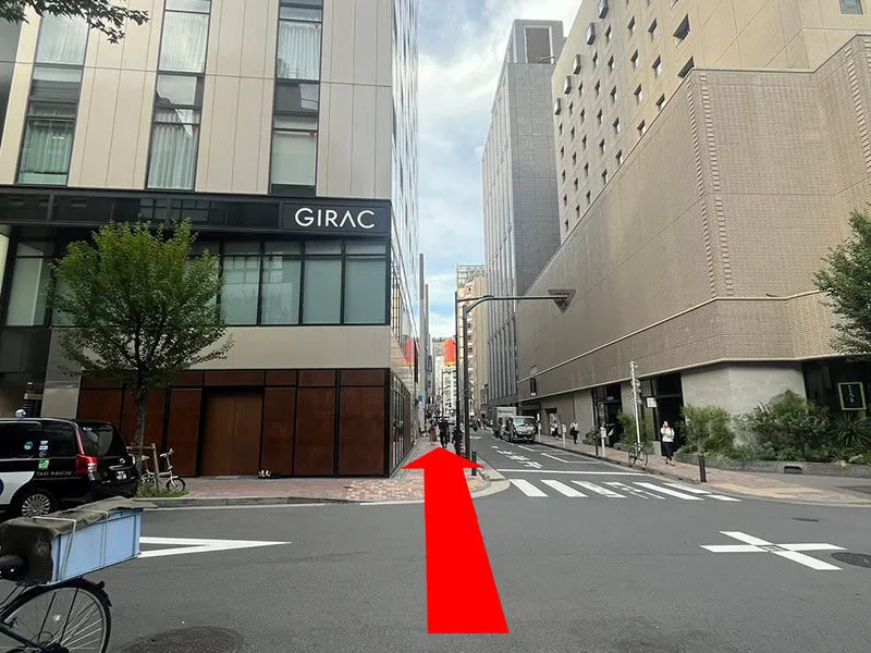 직진합니다.